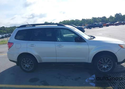 2011 Subaru Forester 2.5X Premium из США, поврежденный, VIN JF2SHADC3BH730695